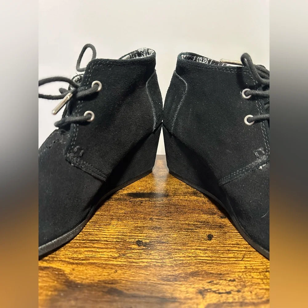 Toms Women’s Black Suede Wedge Booties Size 7.5